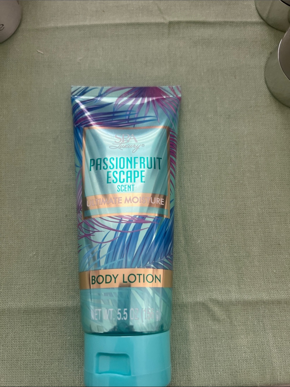 Passionfruit Escape Body Lotion — Turquoise